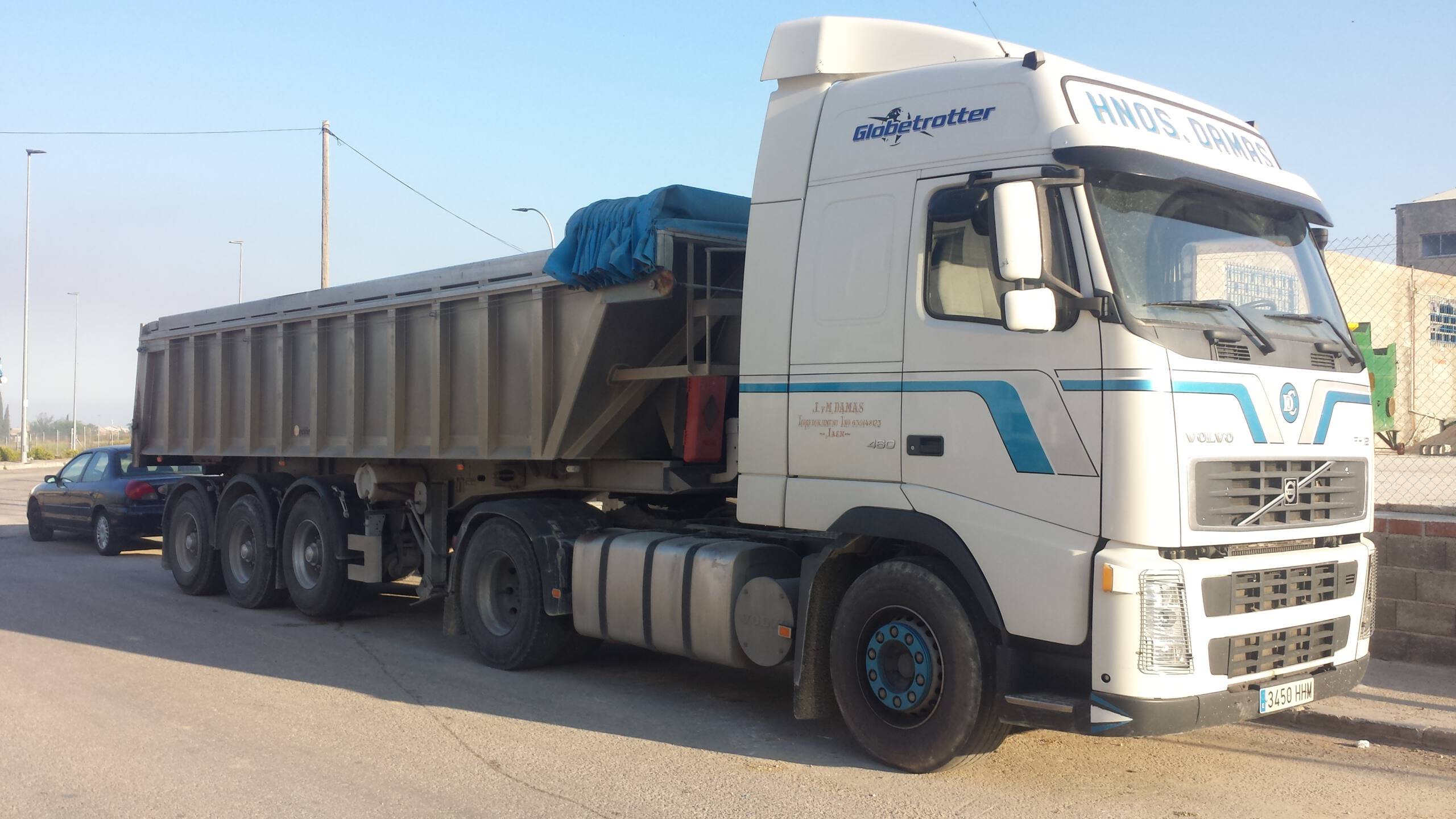 Camion con semiremolque volquete